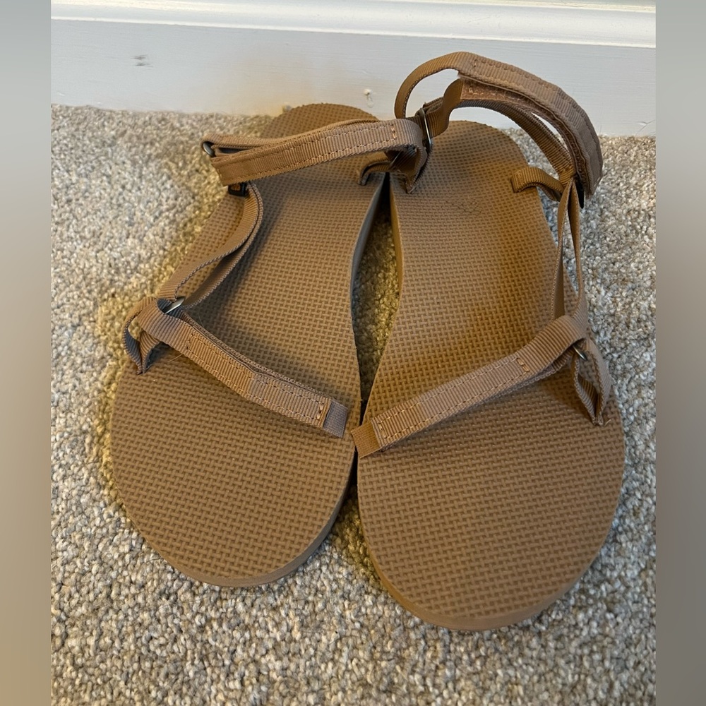 Teva Slim Original. Size 9.